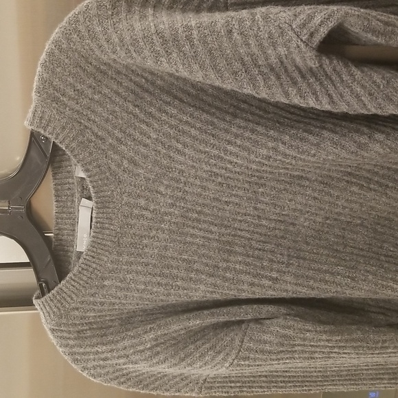 💕VINCE💕 Side Slit Crew Neck Ribbed Sweater ~ Medium Grey Medium NWOT - Picture 15 of 16